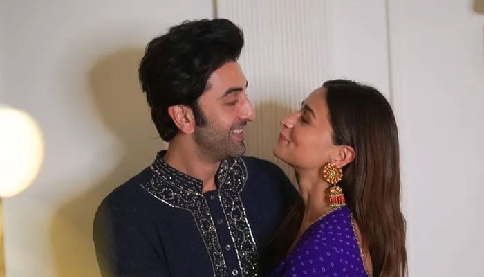 Alia Bhatt, Ranbir Kapoor off to secret destination, say bye on departure