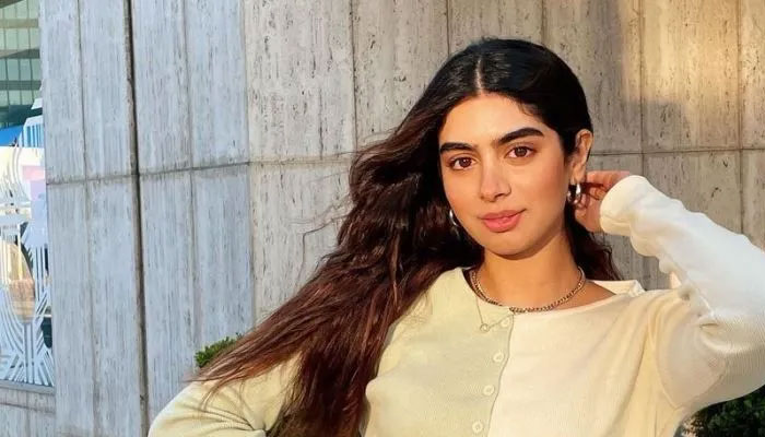 Khushi Kapoor raises the temperature in a white knitted sweater, soaks up the sun 