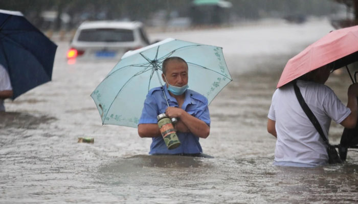 چین : شدید بارشوں سے سیلابی صورتحال، 16 افراد ہلاک