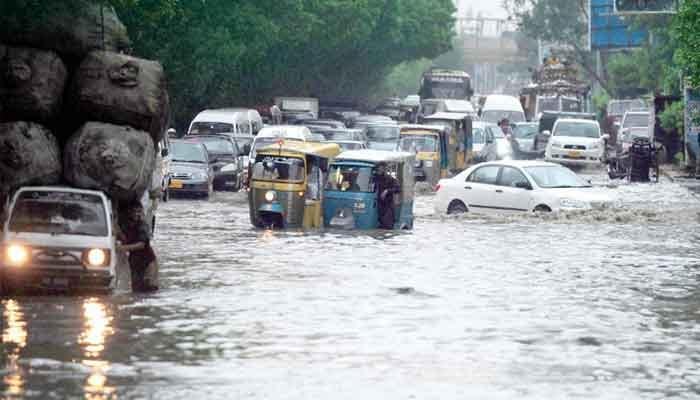 کراچی میں تیز بارشوں کا سلسلہ ختم ، دوسرے علاقوں میں جاری