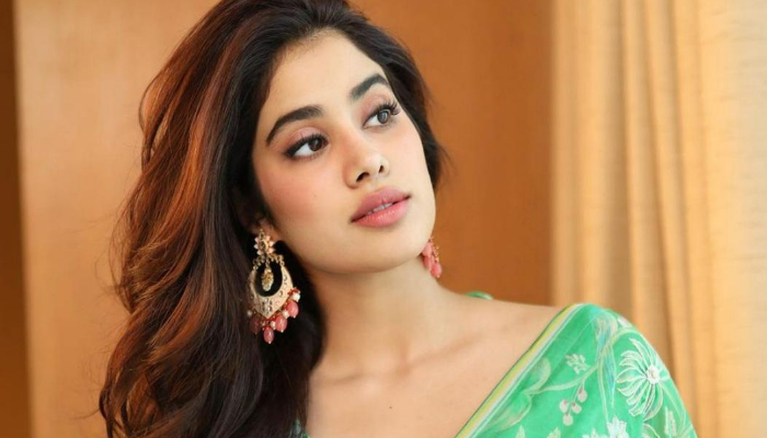 Janhvi Kapoor spotted preparing herself for 'Mr and Mrs Mahi' at cricket ground