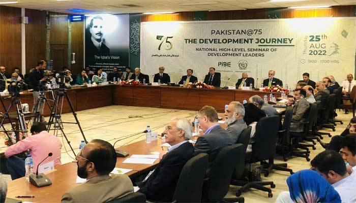 پاکستان میں نجی شعبے کو ترقی دینے کی ضرورت ہے، ماہرین معیشت کا سیمینار سے خطاب