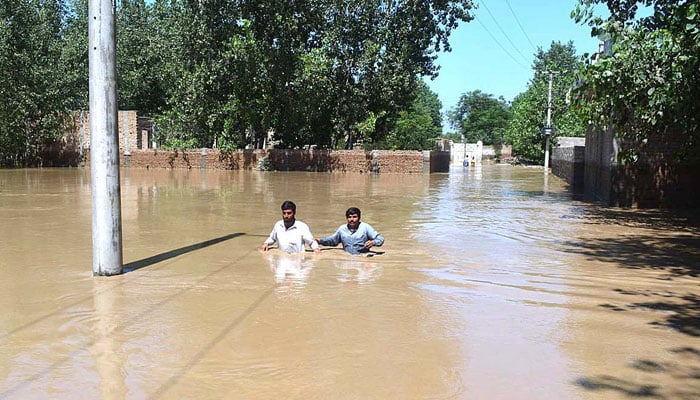 سوات، چارسدہ اور نوشہرہ شدید سیلاب کی زد میں