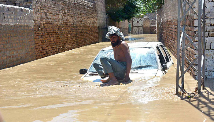 سوات، چارسدہ اور نوشہرہ شدید سیلاب کی زد میں