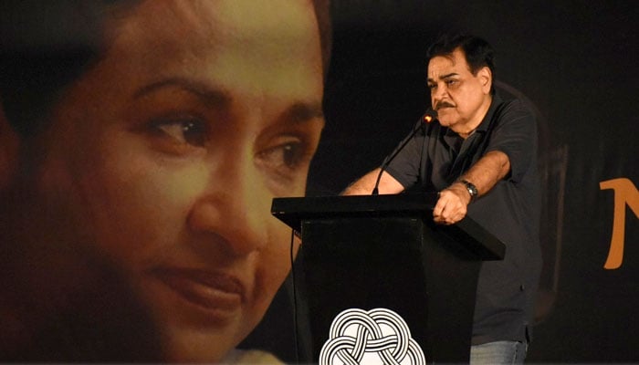 نیرہ نور کے شوہر شہریار زیدی نے تقریب سے اظہار خیال کرتے ہوئے۔