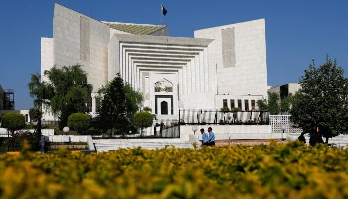 The response of the federal government to the petition of Imran Khan against the NAB amendments has been submitted in the Supreme Court