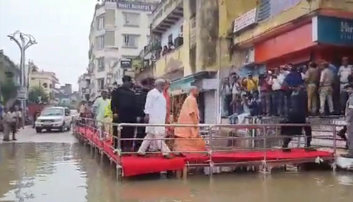 Uttar Pradesh Chief Minister’s review of floods on the red carpet