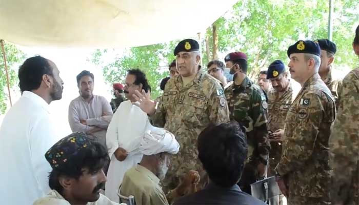 Army chief visits Rojhan flood affected areas, meets victims