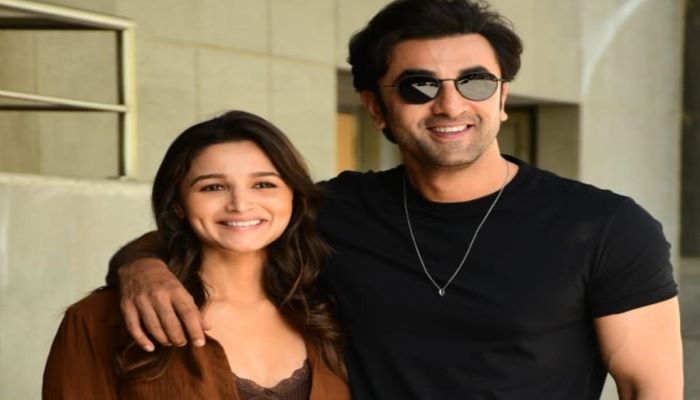 Ranbir Kapoor being protective for mom-to-be Alia Bhatt