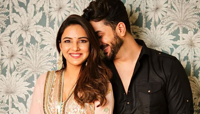 Jasmin Bhasin shows off crackling chemistry with boyfriend Aly Goni in dance video