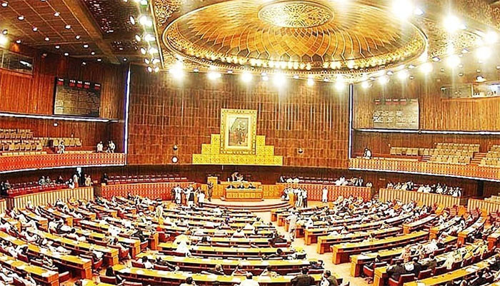 Opposition to giving 5 awards to employees in the National Assembly