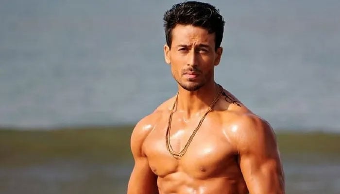 Tiger Shroff sends internet in a meltdown as he sweats out in the gym: Watch 