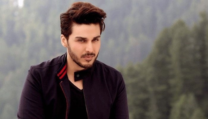 Ahsan Khan goes to Mecca on holy journey 