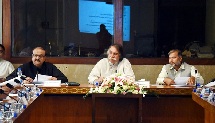 چیئرمین قائمہ کمیٹی برائے آئی ٹی میر خان محمد جمالی اجلاس کی صدارت کررہے ہیں۔