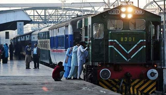 کراچی، لاہور ٹرین سروس کی بحالی کا فیصلہ نہ ہوسکا