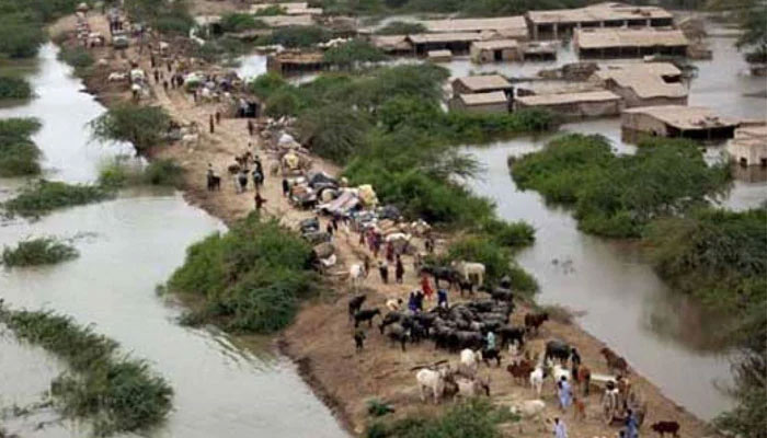 سندھ: سیلاب سے کئی متاثرین کھلے آسمان تلے بے یارو مددگار
