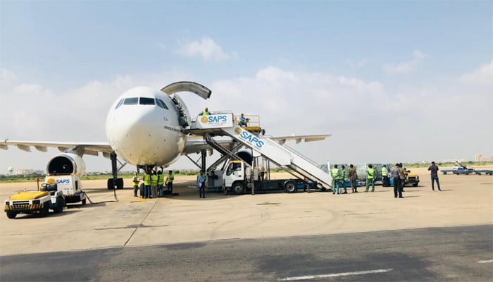 سعودی عرب سے متاثرینِ سیلاب کیلئے امدادی سامان لیکر 9 ویں پرواز پہنچ گئی