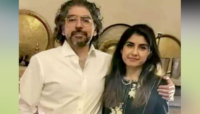 سارہ انعام قتل کیس: مقتولہ کے والدین کینیڈا سے پاکستان پہنچ گئے