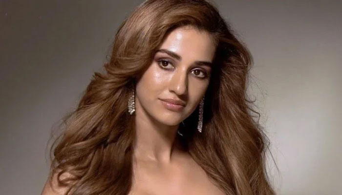 Disha Patani is back with freestyle moves on 'Manike'