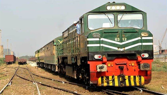 دو اکتوبر سے کراچی تک مسافر ٹرینیں بحال کرنے کا فیصلہ