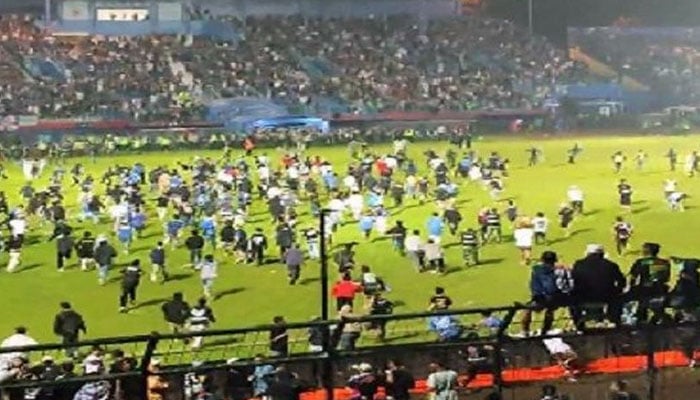 انڈونیشیا، فٹبال میچ کے بعد ہنگامہ آرائی میں 129 افراد ہلاک