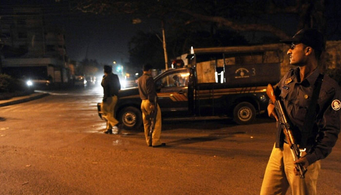کراچی: ناکے پر نہ رکنے پر نوجوان پولیس فائرنگ سے زخمی