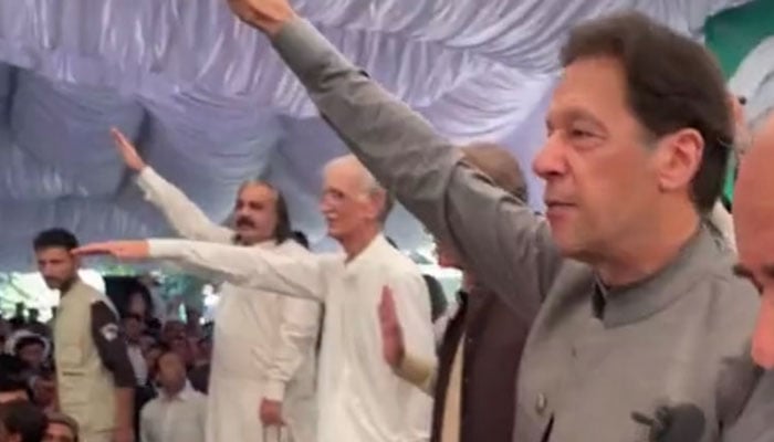 حکومت مخالف تحریک: عمران خان کا کارکنوں کے ساتھ حلف
