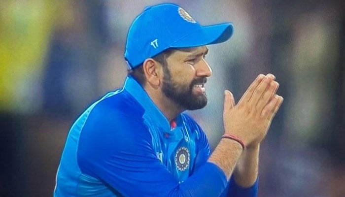 The Indian fielder forced the captain to apologize during the match