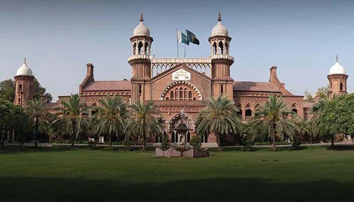 Order to immediately stop the services of private persons in Lahore High Court offices