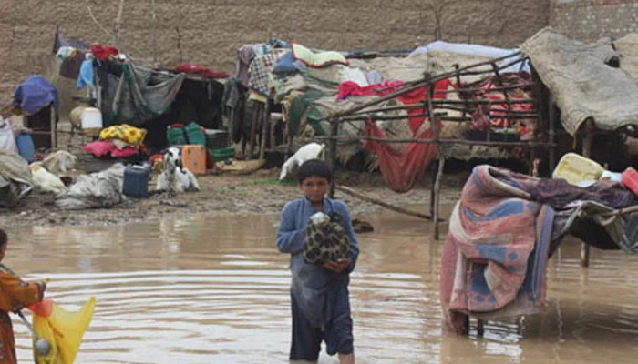 سندھ: سیلاب گزرنے کے باوجود مختلف شہروں میں پانی جمع