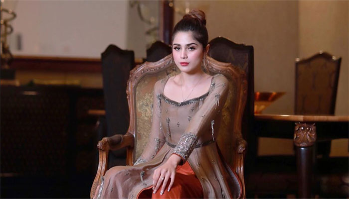 Aima Baig performs Umrah: See