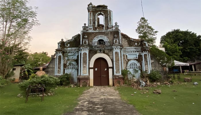 فلپائنی جزیرے میں آنے والے زلزلے سے متاثرہ گرجا گھر—تصویر بشکریہ غیر ملکی میڈیا
