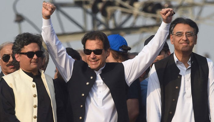 عمران خان پر حملے کا مقدمہ درج کیے بغیر کونسی تفتیش ہو رہی ہے؟ زبیر نیازی کا سوال