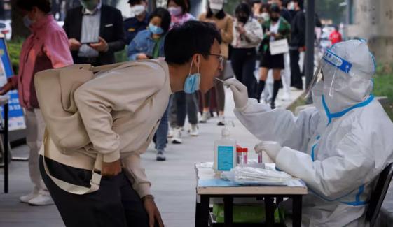 چین: لاک ڈاؤن کے باوجود کورونا کیسز کی 6 ماہ میں بلند ترین سطح