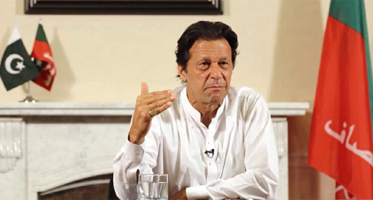 عمران خان قومی ٹیم کو مبارکباد کے ٹوئٹ میں غلطی کر گئے