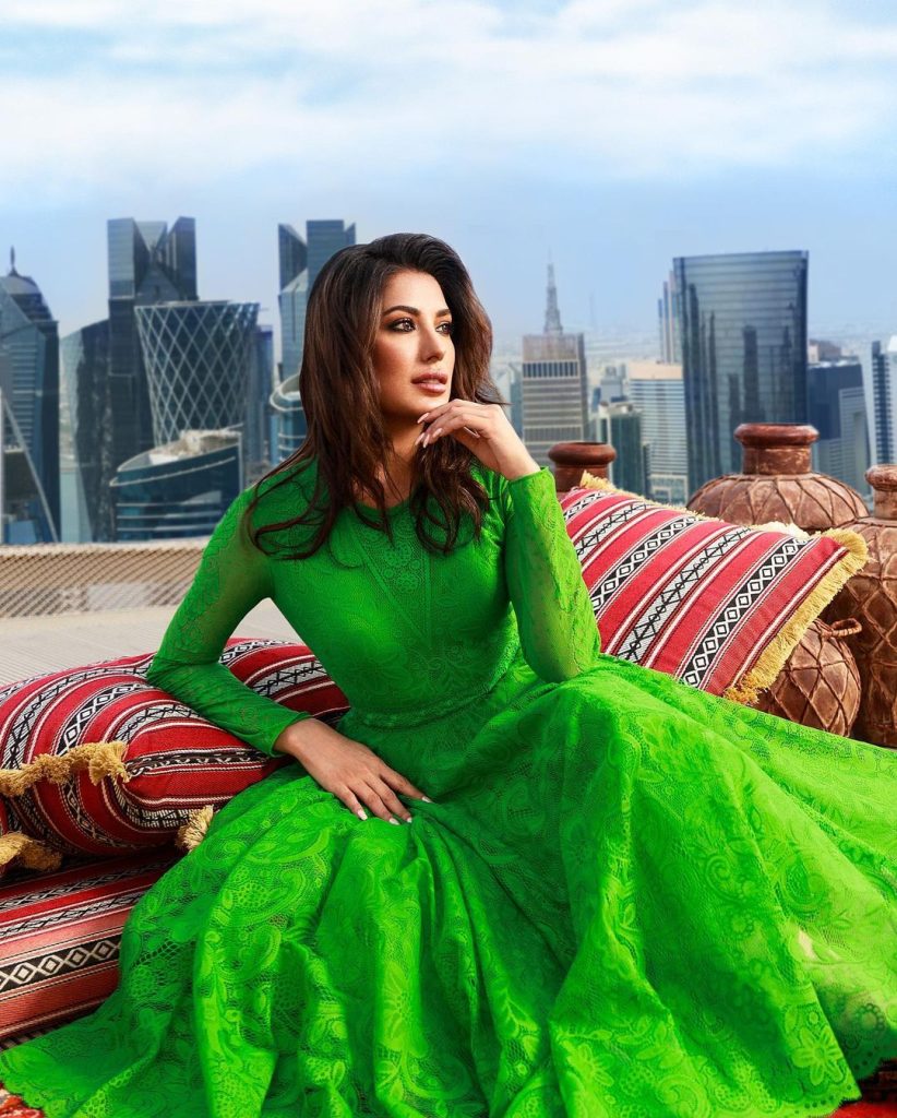 Mehwish Hayat drops clips from luxury hotel, Doha 