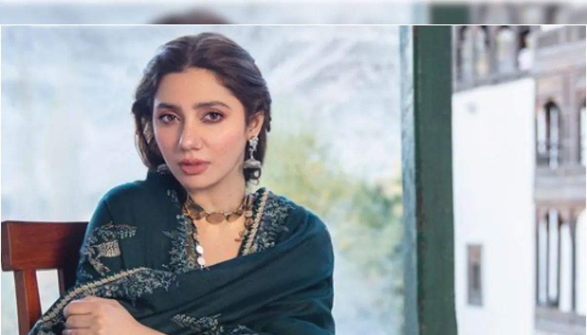 Mahira Khan bags award for 'Prince Charming' 