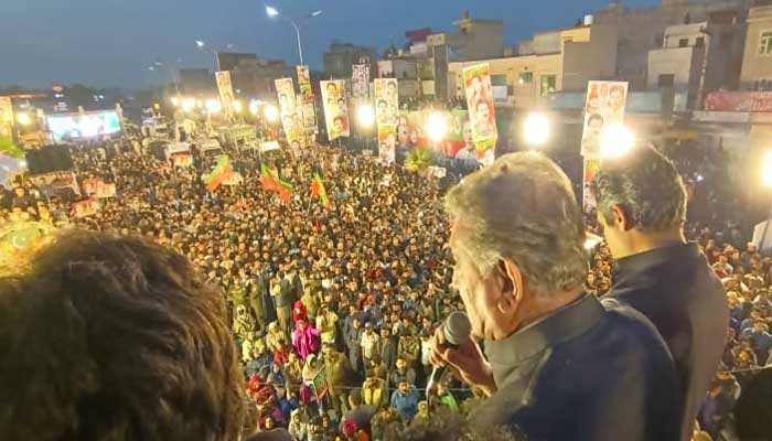 عمران خان 26 نومبر کو خود راولپنڈی آئیں گے، شاہ محمود قریشی