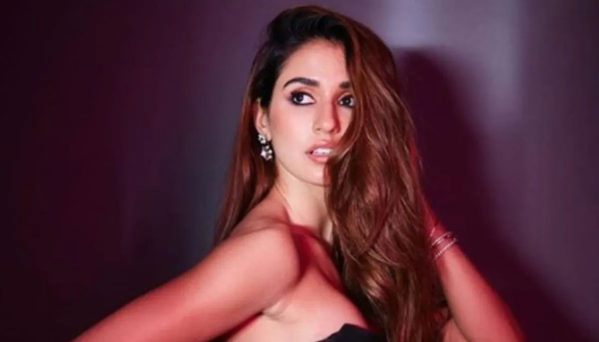 Disha Patani turns up fire in black bikini: See