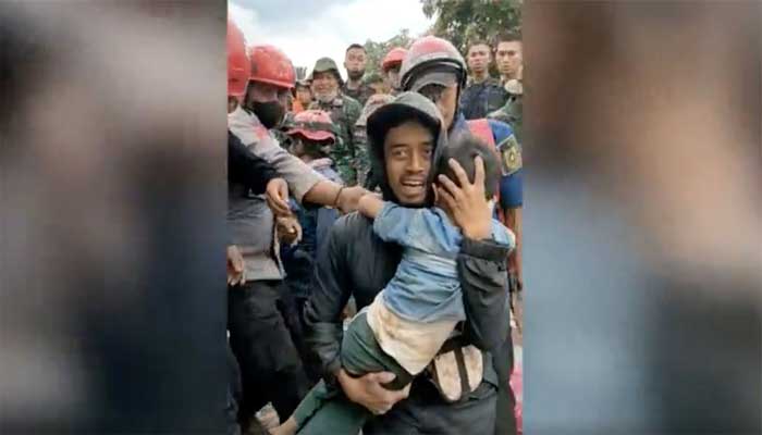 انڈونیشیا میں زلزلہ: دو دن سے ملبے تلے دبے بچے کو زندہ نکال لیا گیا