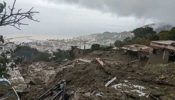 اٹلی: سیاحتی جزیرے اسکیا میں لینڈ سلائیڈنگ، 8 افراد ہلاک