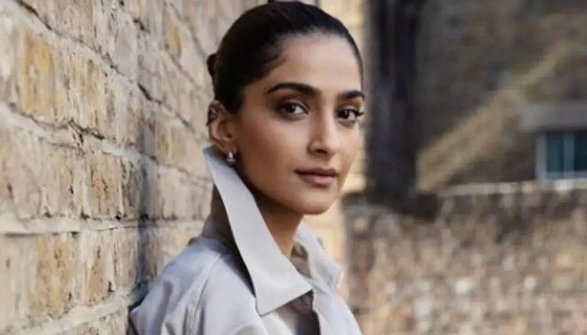 Step inside Sonam Kapoor's royal photoshoot at Anil Kapoor's residence 