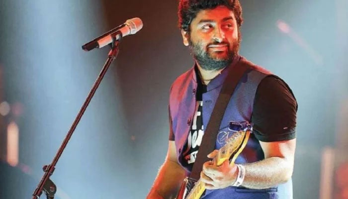 Arijit Singh lends his voice to the Pakistani Chartbuster 'Pasoori' 