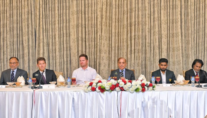 پاکستان اور انگلش کرکٹر کے اعزاز میں وزیراعظم ہاؤس میں تقریب