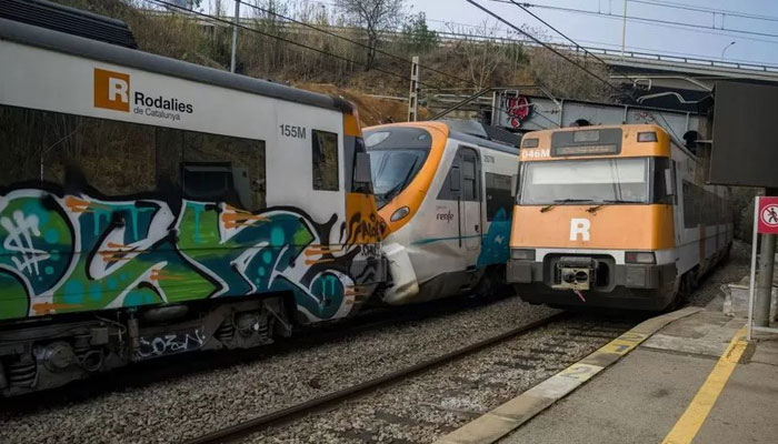 ہسپانوی ریلوے اسٹیشن پر دو ٹرینوں کی ٹکر، 155 افراد زخمی
