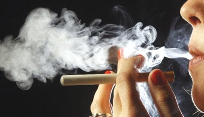 نوجوانوں میں ’’ای سگریٹ‘‘ کا بڑھتا ہوا رجحان