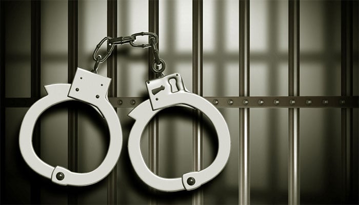 چنیوٹ: بیرون ملک بھیجنے کا جھانسہ دے کر لوگوں کو لوٹنے والے 4 ملزمان گرفتار