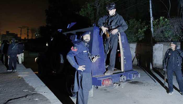 پشاور، پولیس چوکی پر دستی بم سے حملہ