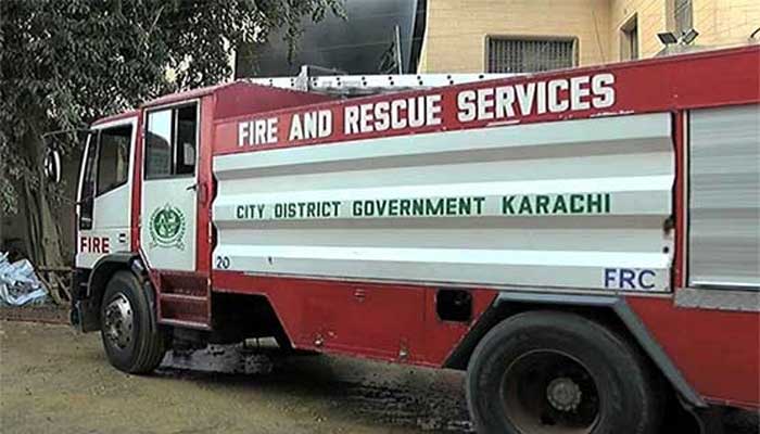 کراچی: ایم اے جناح روڈ پر شاپنگ پلازہ کی پارکنگ میں آتشزدگی