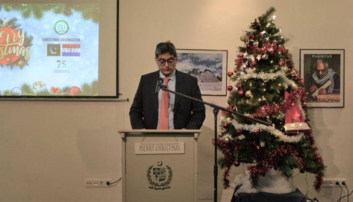سفیر پاکستان نے حاضرین کو تاکید کی کہ وہ کرسمس کے تہوار پر اپنے سیلاب زدہ بہن بھائیوں کو اپنی دعاؤں میں یاد رکھیں۔